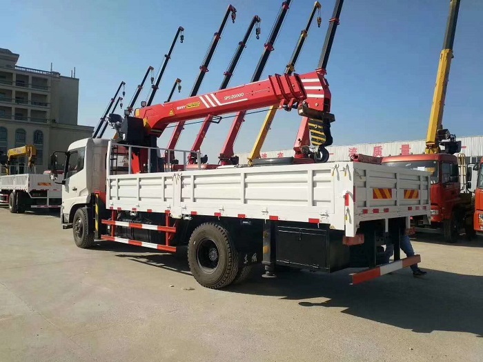 美的電磁爐通電時面板燈亮一下開不了機