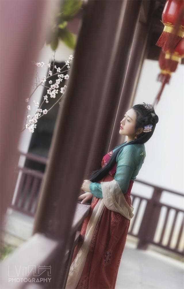 b包含a誰更大